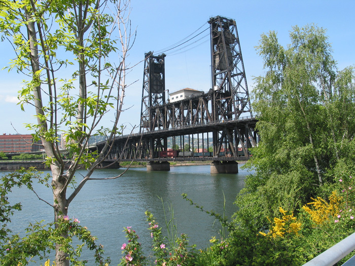 Steel Bridge in Portland Oregon courtesy of Portland Ground: Pictures of Oregon